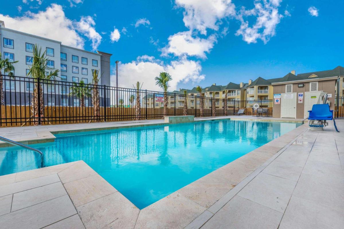La Quinta Inn & Suites by Wyndham Galveston - main image