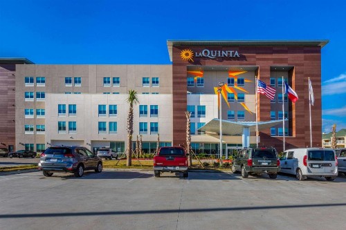 La Quinta Inn & Suites by Wyndham Galveston - image 13