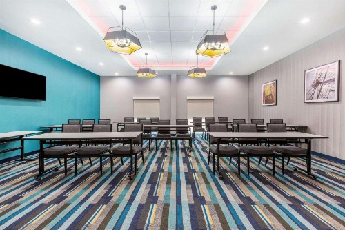 La Quinta Inn & Suites by Wyndham Galveston - image 18