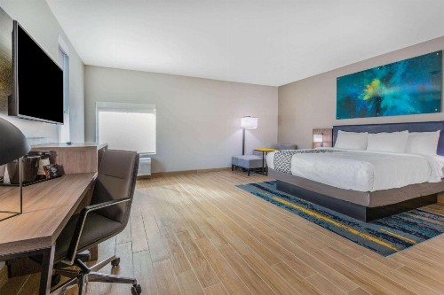 La Quinta Inn & Suites by Wyndham Galveston - image 20