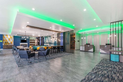 La Quinta Inn & Suites by Wyndham Galveston - image 30