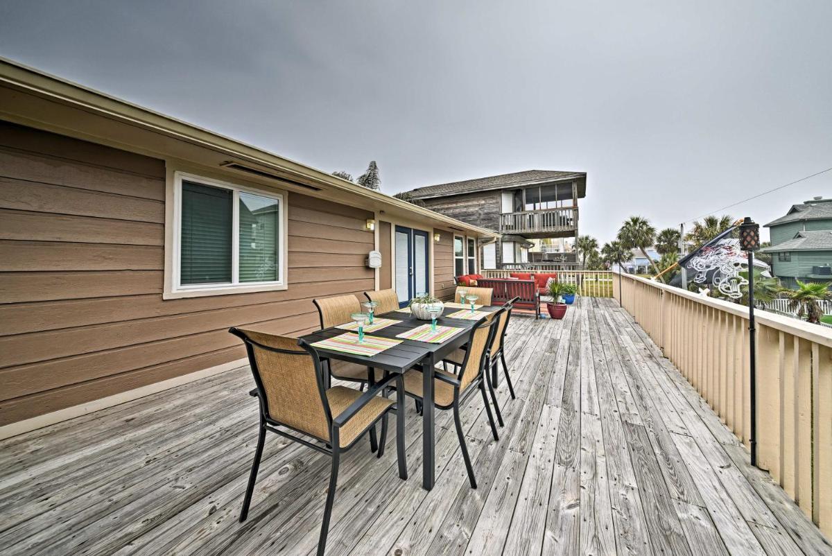 Cozy Galveston Home with Deck - Walk to the Beach! - main image