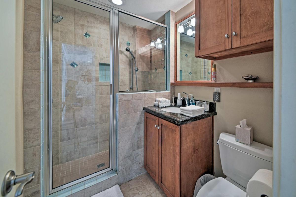 Cozy Galveston Home with Deck - Walk to the Beach! - image 3