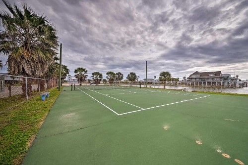 Galveston Bungalow with Pool Access Steps to Beach! - image 1