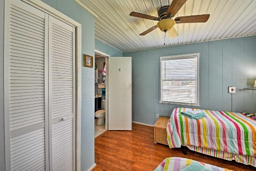 Galveston Beach House with Private Deck and Gulf Views - image 10