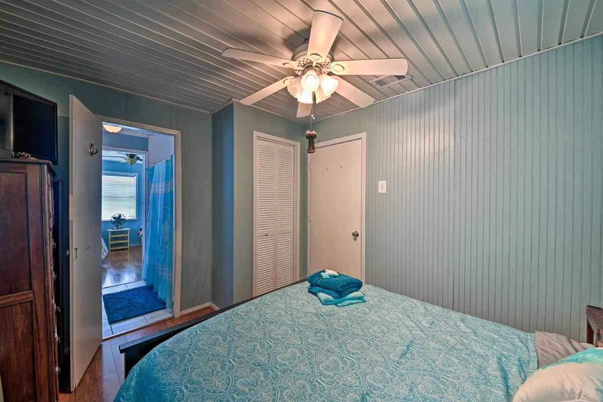 Galveston Beach House with Private Deck and Gulf Views - image 6