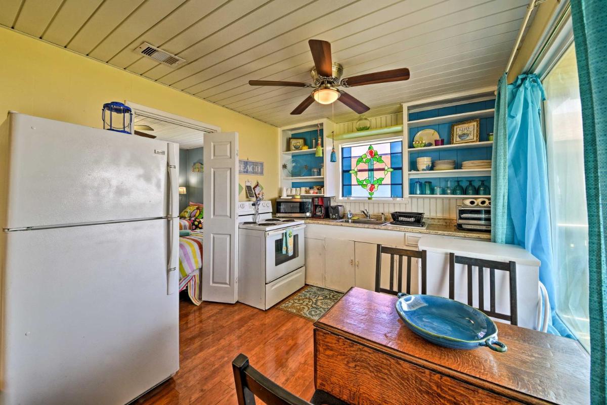Galveston Beach House with Private Deck and Gulf Views - image 7