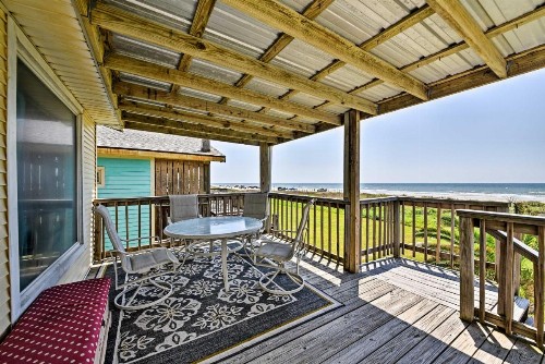 Galveston Beach House with Private Deck and Gulf Views - image 8
