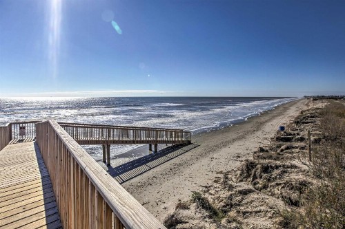 Beachfront Galveston Condo with Pool and Balcony! - image 11