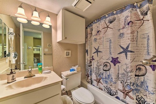 Beachfront Galveston Condo with Pool and Balcony! - image 12
