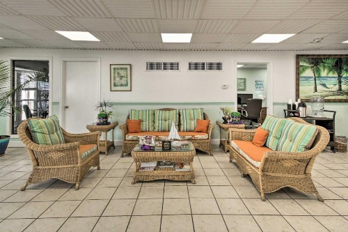 Updated Galveston Condo Walk to 61st St Pier