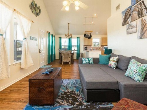 Cute Jamaica Beach Gem with Huge Deck and Pup Friendly Fence - image 12