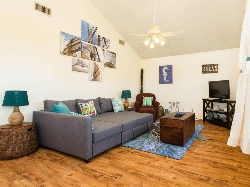 Cute Jamaica Beach Gem with Huge Deck and Pup Friendly Fence - image 6