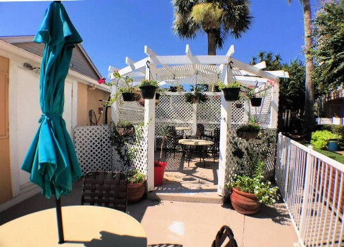 Sandpiper Stay Condo - Pool Near Beach and Seawall! - image 16