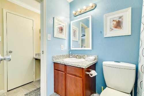 Sandpiper Stay Condo - Pool Near Beach and Seawall! - image 22