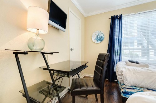Sandpiper Stay Condo - Pool Near Beach and Seawall! - image 25