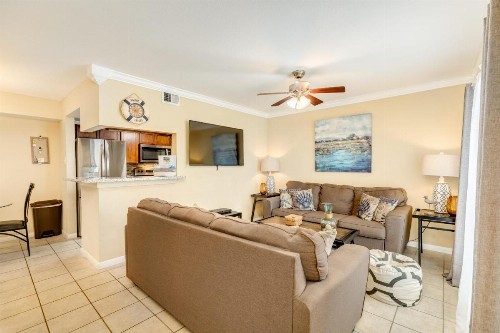 Sandpiper Stay Condo - Pool Near Beach and Seawall! - image 29