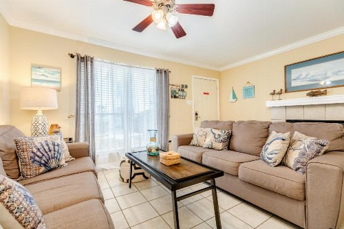 Sandpiper Stay Condo - Pool Near Beach and Seawall! - image 32