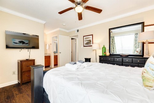 Sandpiper Stay Condo - Pool Near Beach and Seawall! - image 5