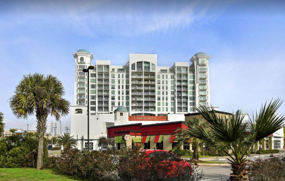 Emerald by the Sea Condo with Beach View - image 6