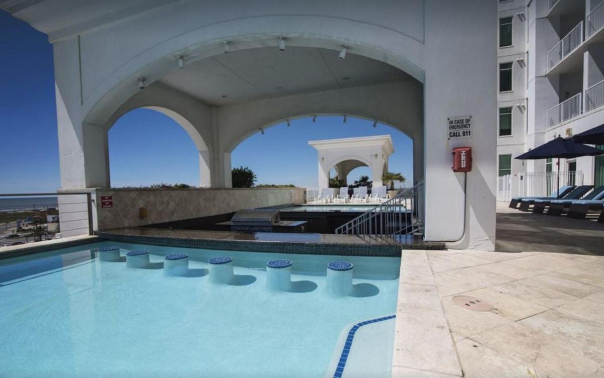 Emerald by the Sea Condo with Beach View - image 7