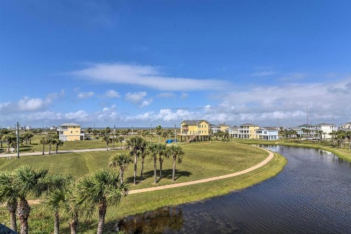 Galveston Retreat with Deck on San Luis Beach! - image 1