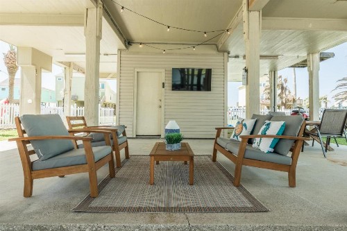Anchor Down - Sparkling Bay Waterfront Spot- Boat Slip-Easy Walk to Beach! - image 11