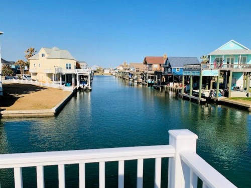 Anchor Down - Sparkling Bay Waterfront Spot- Boat Slip-Easy Walk to Beach! - image 2