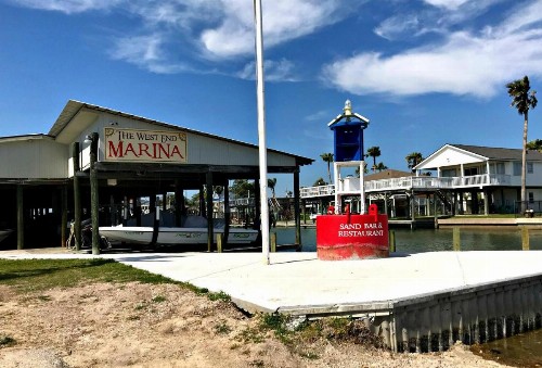 Anchor Down - Sparkling Bay Waterfront Spot- Boat Slip-Easy Walk to Beach! - image 4