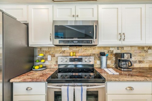 Sea Isle Splendor - Beautiful Wide Bay Water Canal Views - Outdoor Bar - Easy Walk to Beach! - image 10