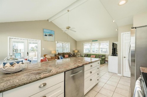Sea Isle Splendor - Beautiful Wide Bay Water Canal Views - Outdoor Bar - Easy Walk to Beach! - image 11