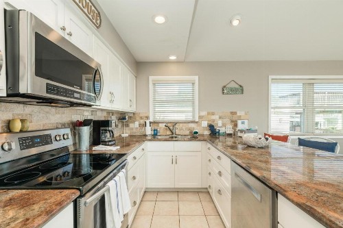 Sea Isle Splendor - Beautiful Wide Bay Water Canal Views - Outdoor Bar - Easy Walk to Beach! - image 9