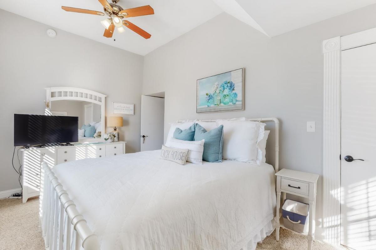 Bright & Beachy - image 6