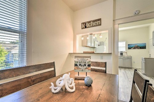 Galveston Getaway half Mi to Beach and Seawall! - image 6