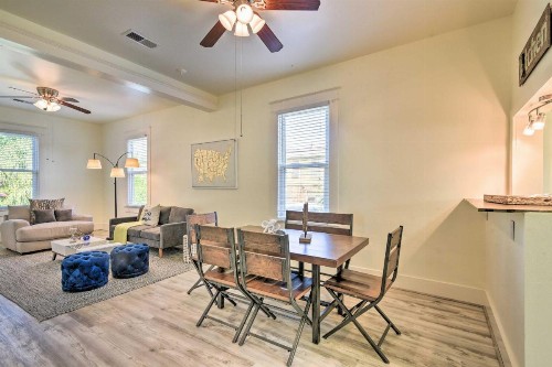Galveston Getaway half Mi to Beach and Seawall! - image 8