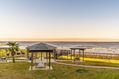 Beach Beauty - Spectacular top-floor balcony views at Seascape - image 15