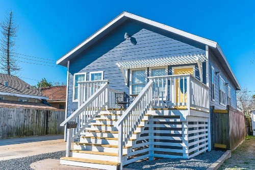 Beyond the Blue Fabulous Beach House close to Seawall and Pleasure Pier - image 15