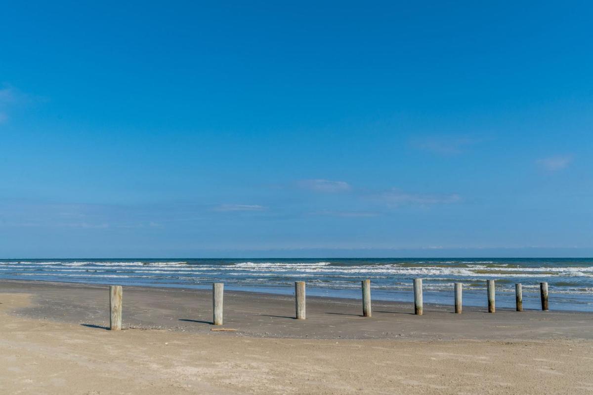 Cast a Waves - Great Beach Bungalow - Close to the Gulf - main image