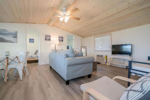 Cast a Waves - Great Beach Bungalow - Close to the Gulf - image 14