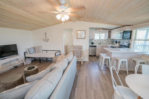 Cast a Waves - Great Beach Bungalow - Close to the Gulf - image 5