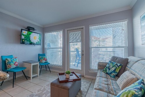 Great Condo in Seascape Fabulous Pool Area Private Boardwalk Takes You Right to the Beach - image 13