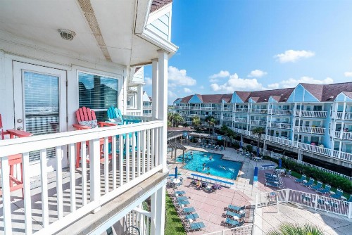 Great Condo in Seascape Fabulous Pool Area Private Boardwalk Takes You Right to the Beach - image 2