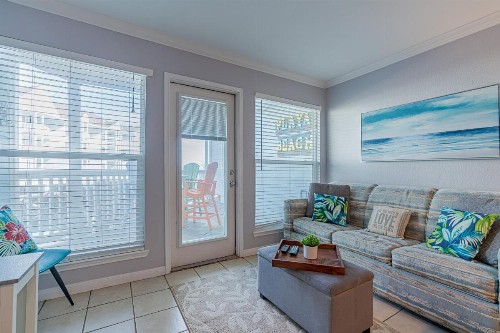 Great Condo in Seascape Fabulous Pool Area Private Boardwalk Takes You Right to the Beach - image 6