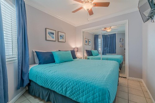 Great Condo in Seascape Fabulous Pool Area Private Boardwalk Takes You Right to the Beach - image 8