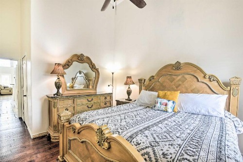 Galveston Condo with Resort Amenities and Patio! - image 12