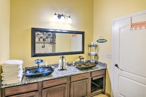 Galveston Condo with Resort Amenities and Patio! - image 14
