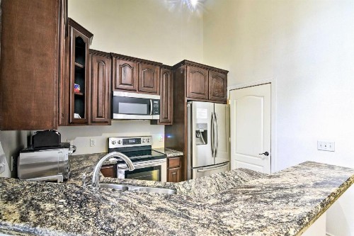Galveston Condo with Resort Amenities and Patio! - image 8