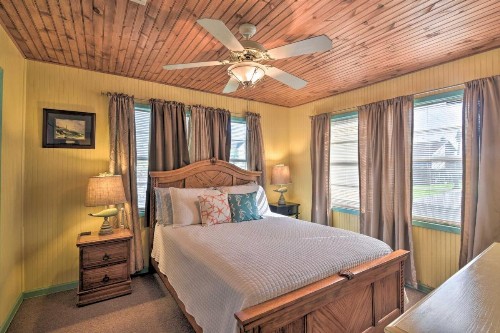 Jamaica Beach House Less Than 6 Blocks to Beaches! - image 13