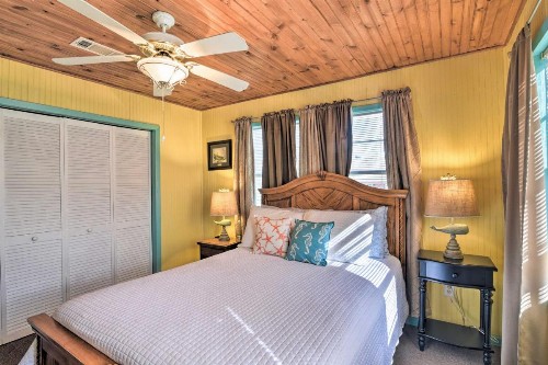Jamaica Beach House Less Than 6 Blocks to Beaches! - image 14