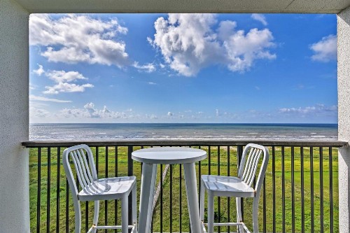 Stunning Galveston Studio with Beach Access! - image 1